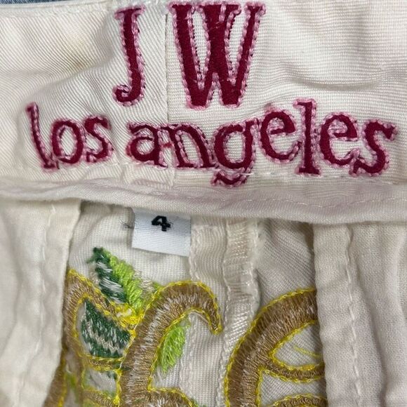 JW Los Angeles Short Capris Womens Size 4 White Low Rise Embroidered Floral Love - Picture 10 of 12